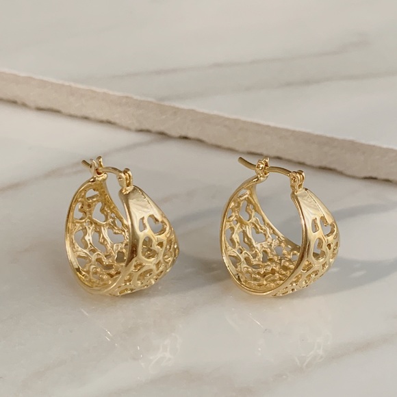 Love Hearts Hoops | 18k Gold Filled - Picture 2 of 6